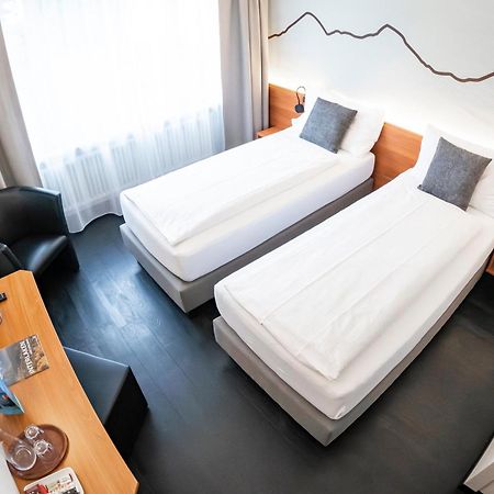 Hotel Merkur - West Station Lodge Interlaken Bagian luar foto