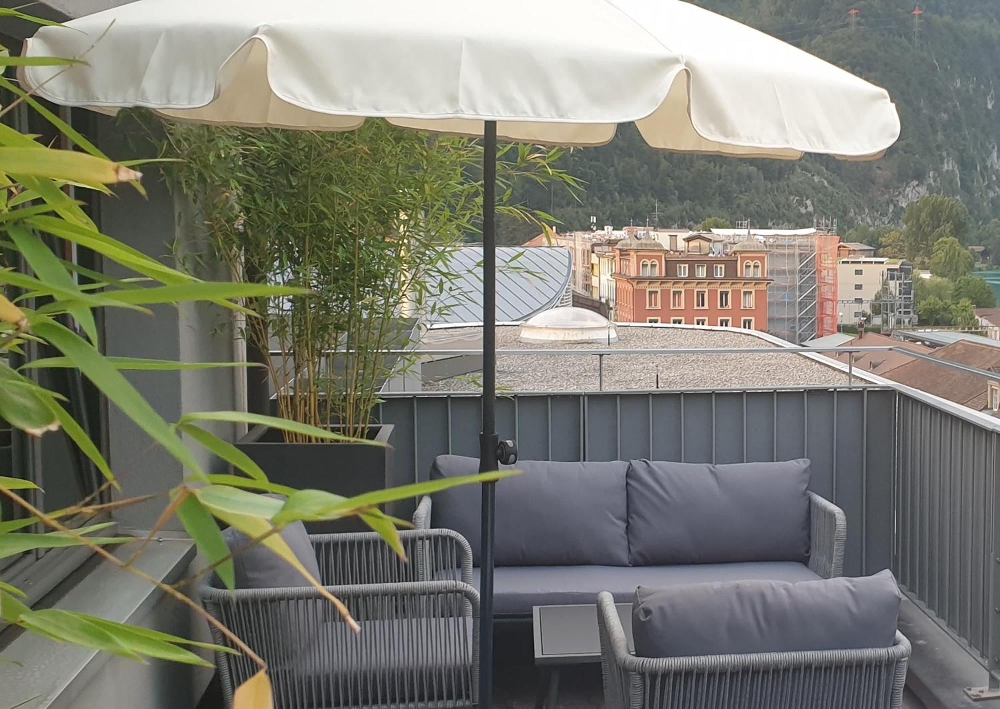 Hotel Merkur - West Station Lodge Interlaken Bagian luar foto