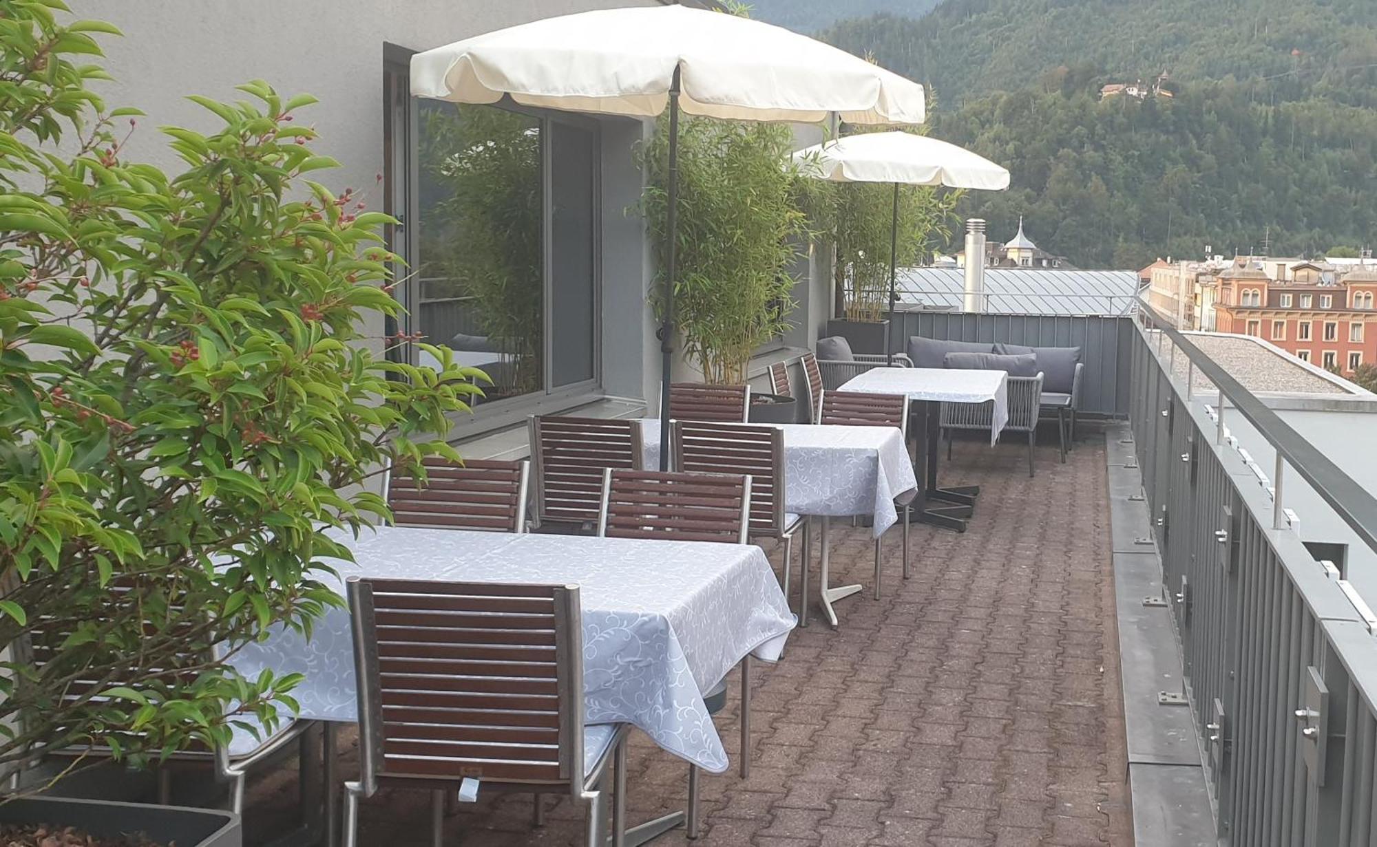 Hotel Merkur - West Station Lodge Interlaken Bagian luar foto