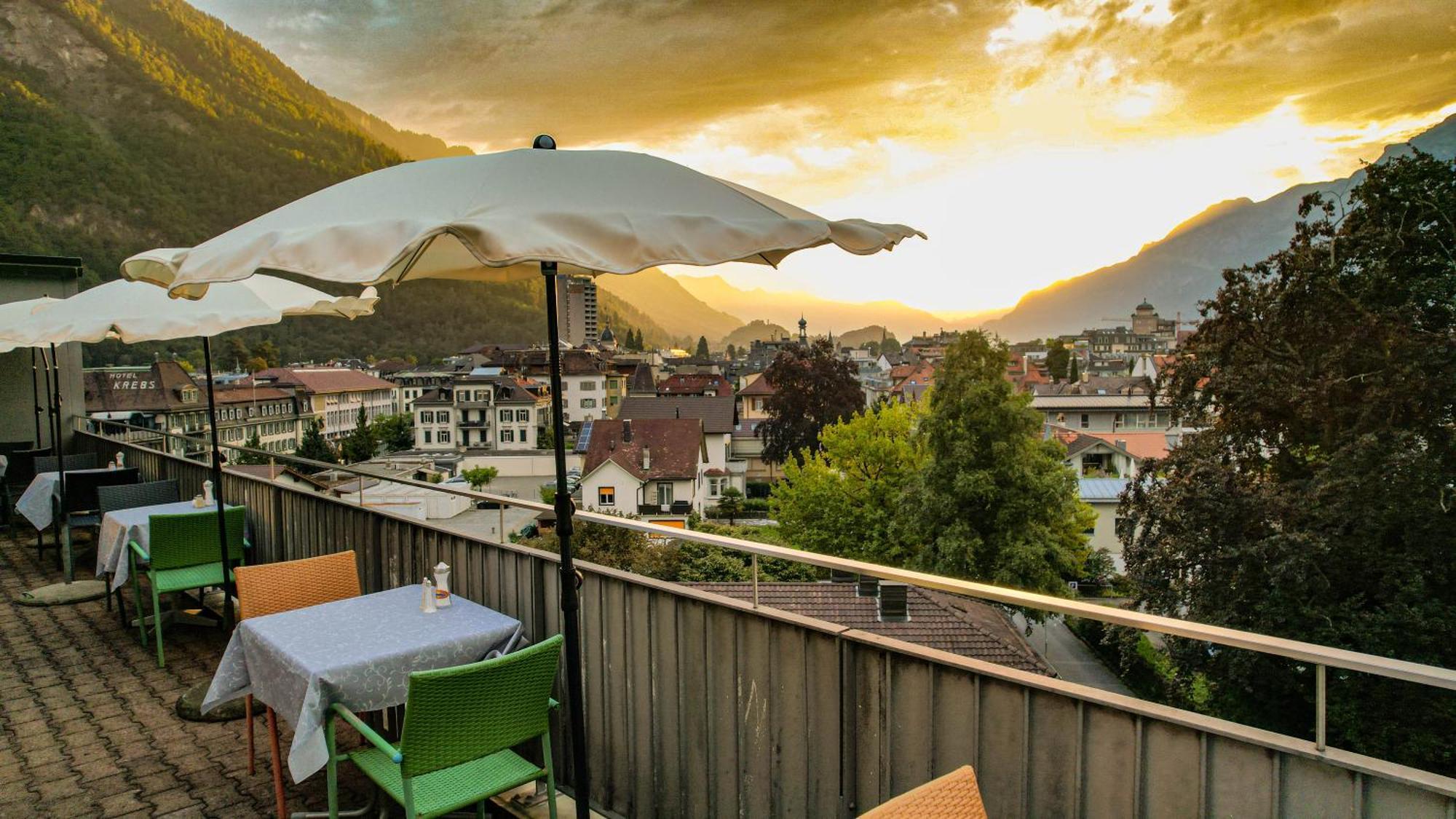 Hotel Merkur - West Station Lodge Interlaken Bagian luar foto