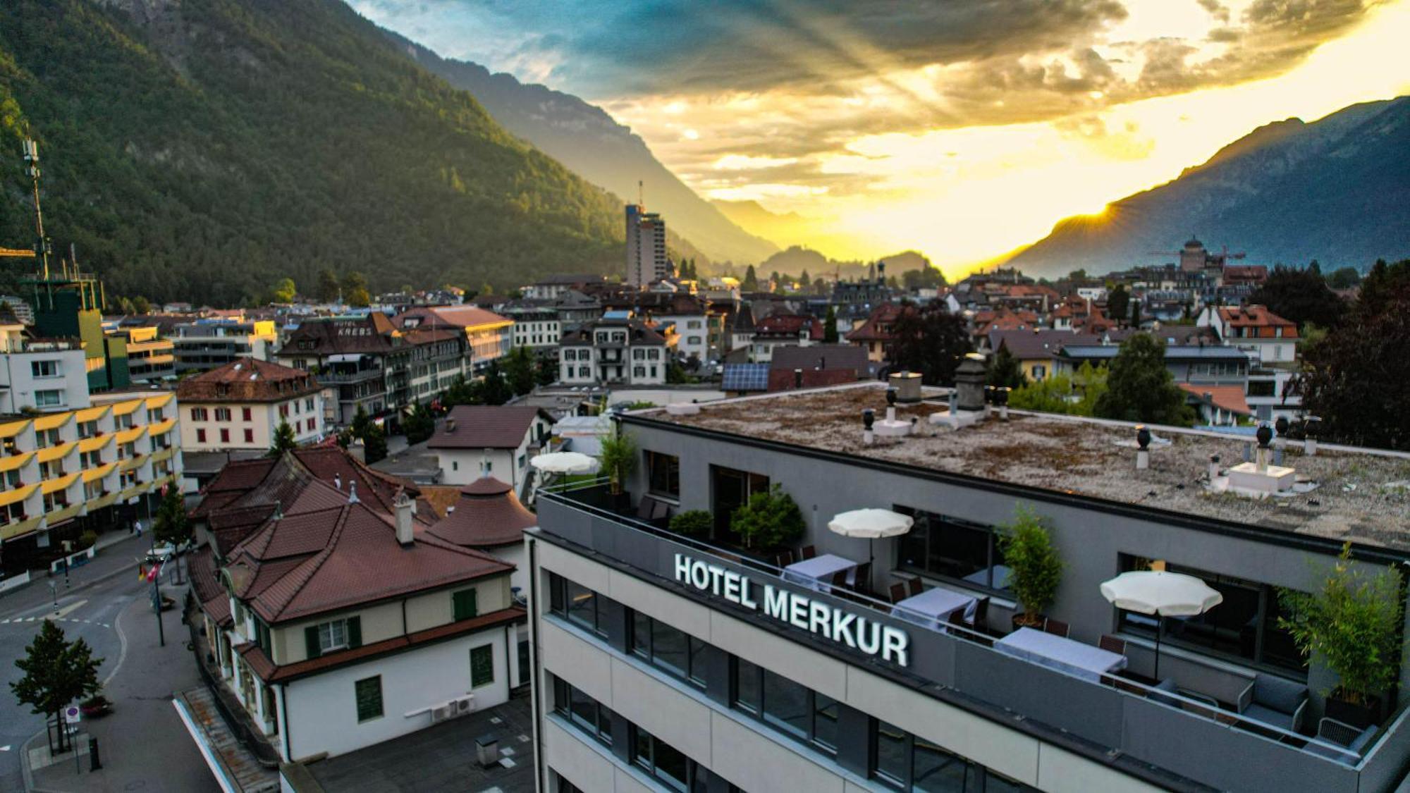 Hotel Merkur - West Station Lodge Interlaken Bagian luar foto