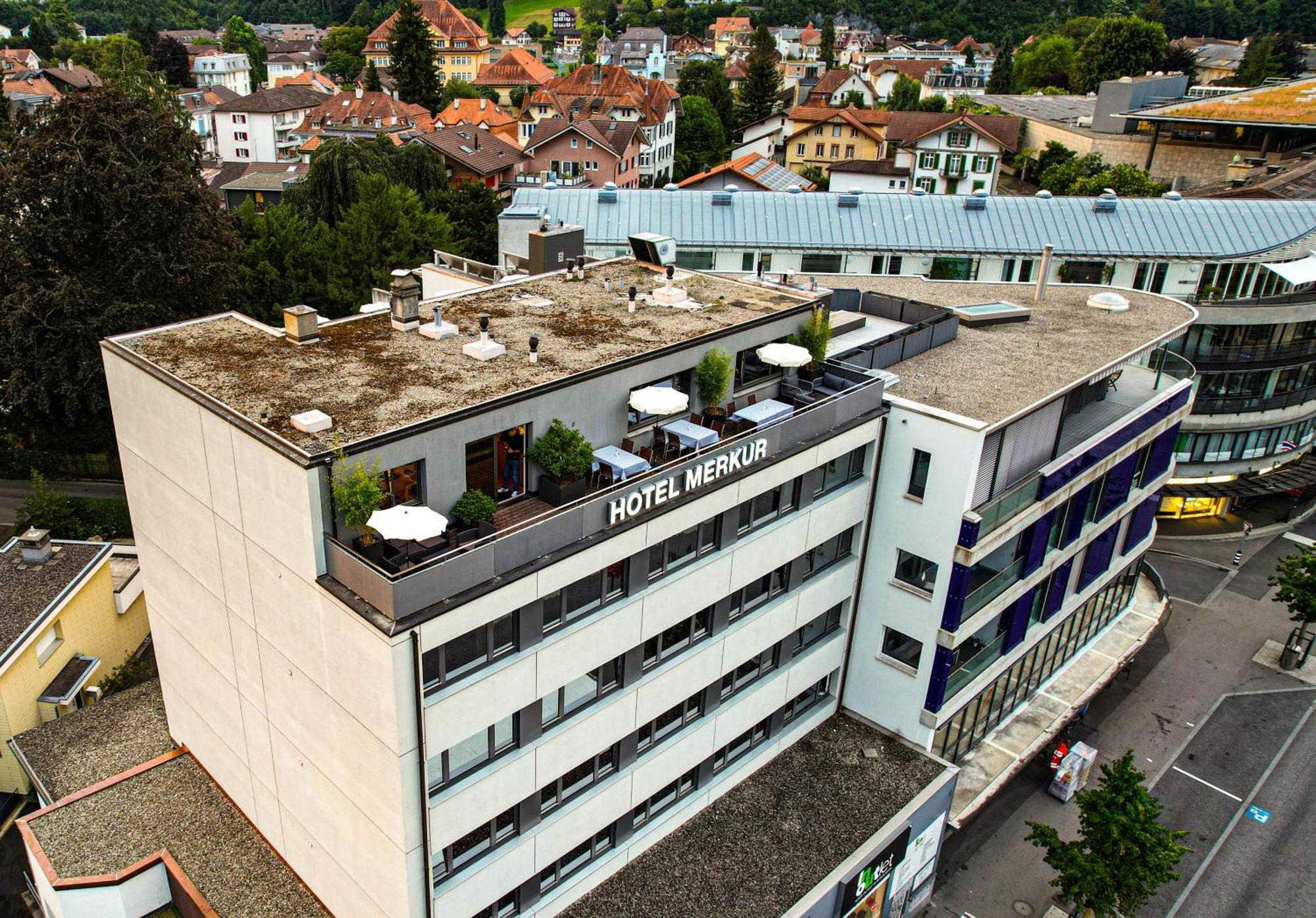Hotel Merkur - West Station Lodge Interlaken Bagian luar foto