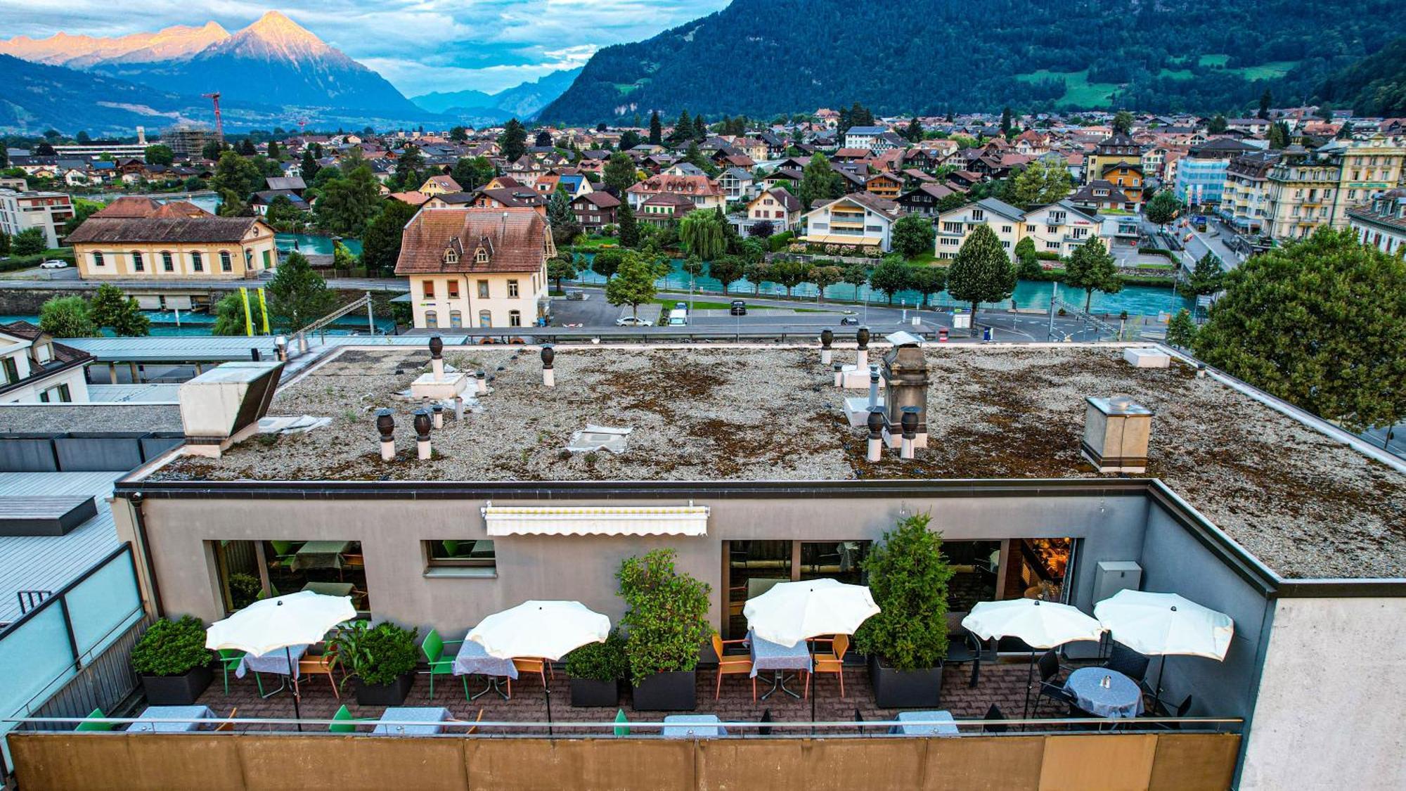 Hotel Merkur - West Station Lodge Interlaken Bagian luar foto