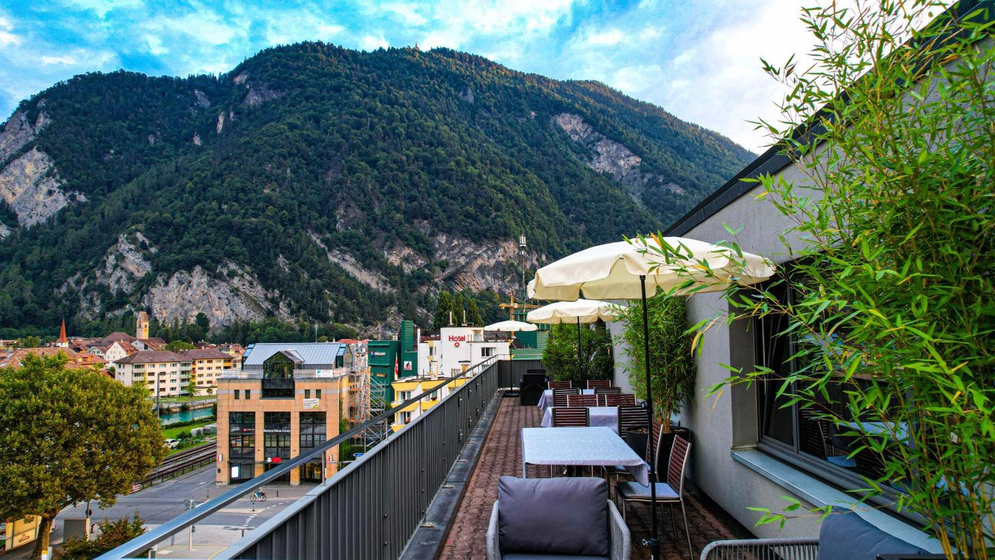 Hotel Merkur - West Station Lodge Interlaken Bagian luar foto