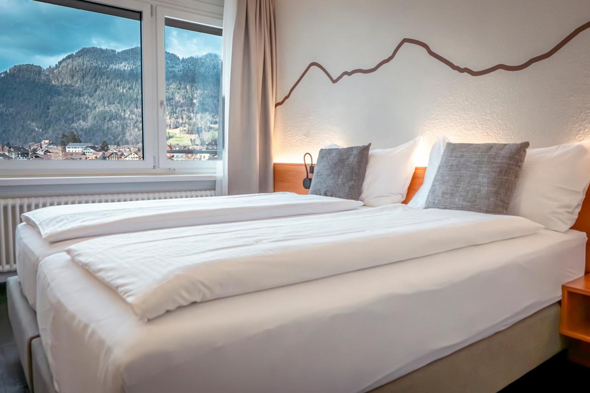 Hotel Merkur - West Station Lodge Interlaken Bagian luar foto