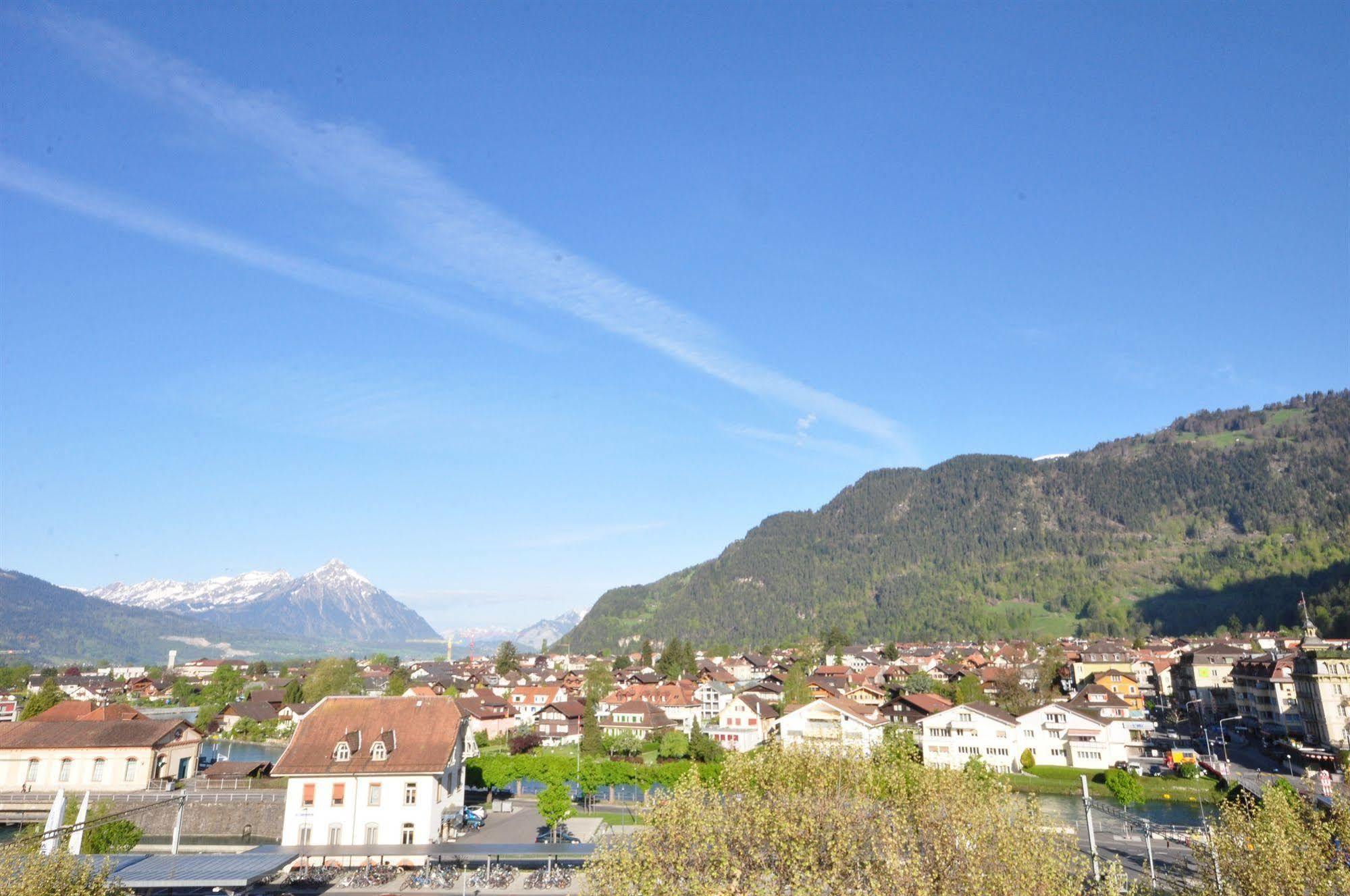 Hotel Merkur - West Station Lodge Interlaken Bagian luar foto