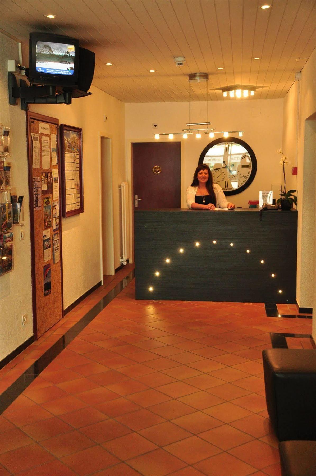 Hotel Merkur - West Station Lodge Interlaken Bagian luar foto