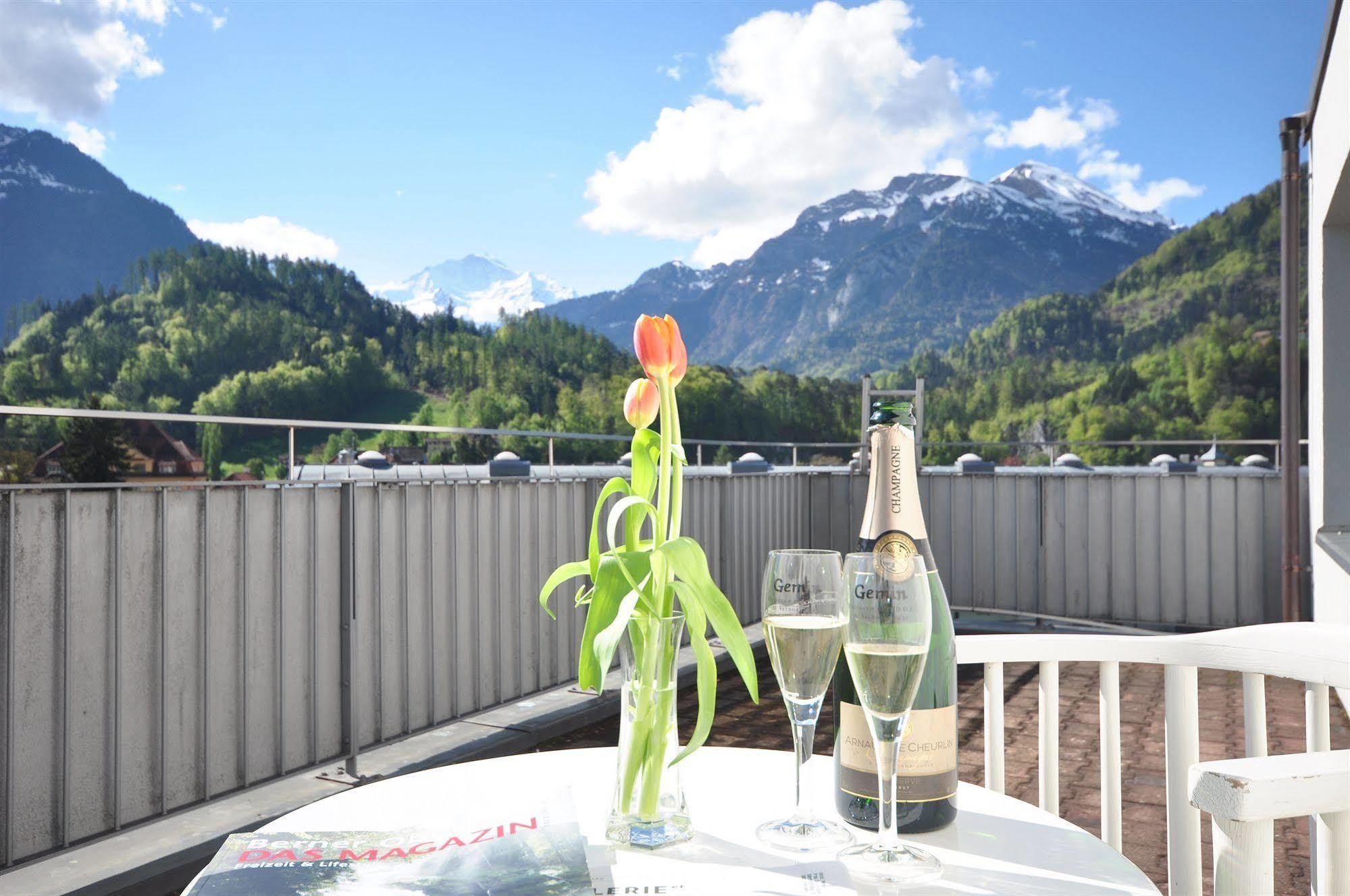 Hotel Merkur - West Station Lodge Interlaken Bagian luar foto